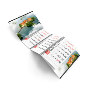 Trijų dalių sieninis kalendorius TRAKŲ SALOS PILIS IŠ PAUKŠČIO SKRYDŽIO 2026